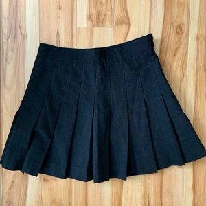 Aritzia Talula Pleated skirt
